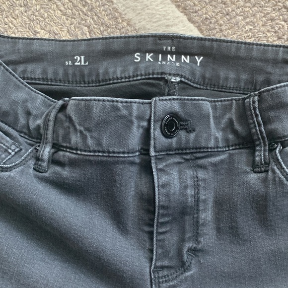 WHBM Embellished Skinny Jeans Denim in Black Women’s Size 2 - Picture 6 of 9